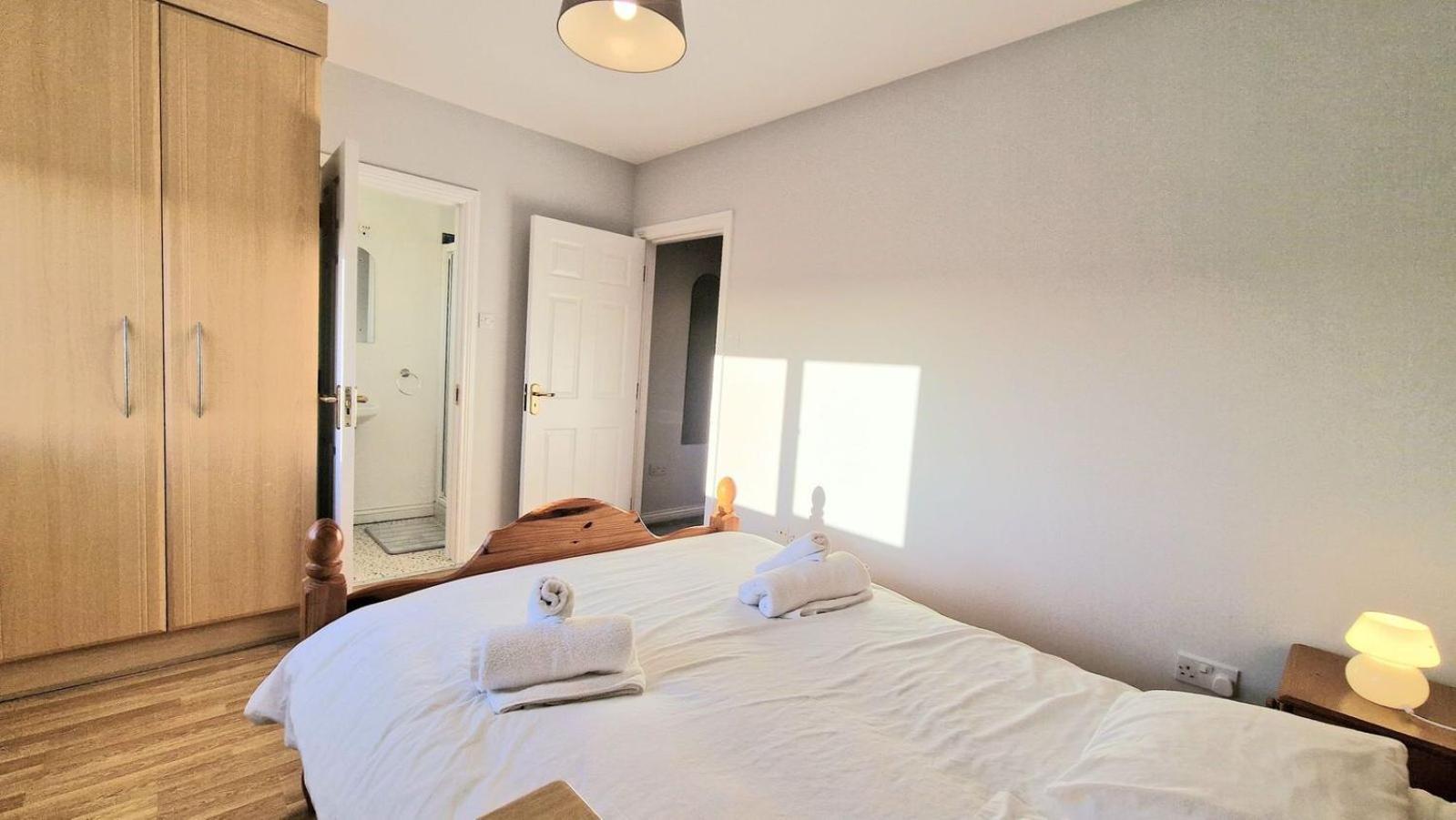 Cosy 3 Bedroom All Ensuites Galway Bagian luar foto