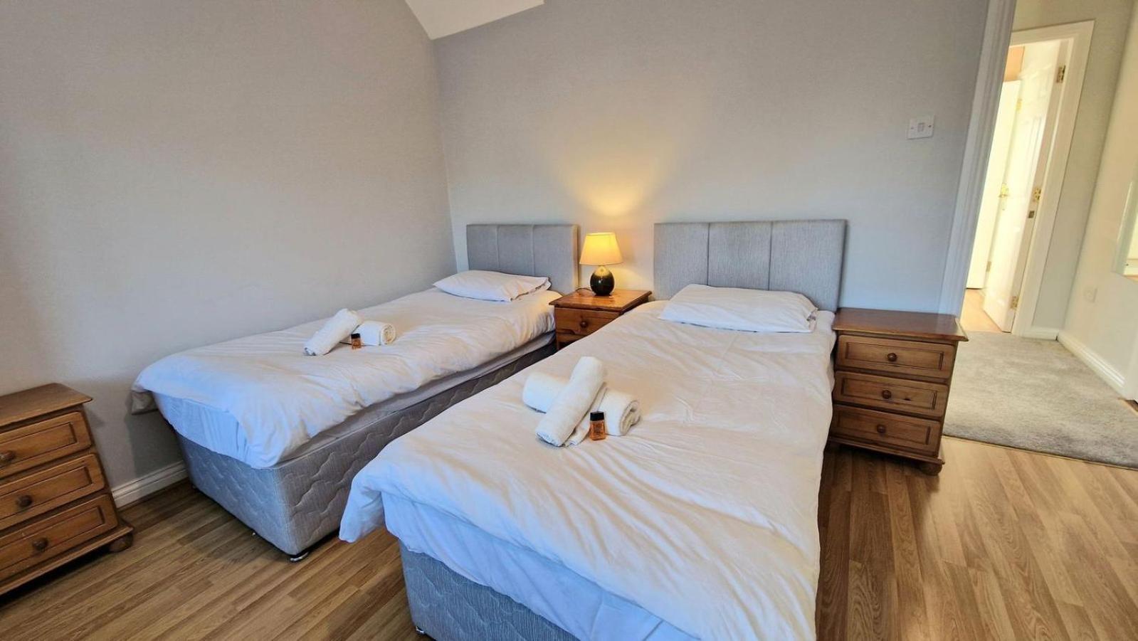 Cosy 3 Bedroom All Ensuites Galway Bagian luar foto
