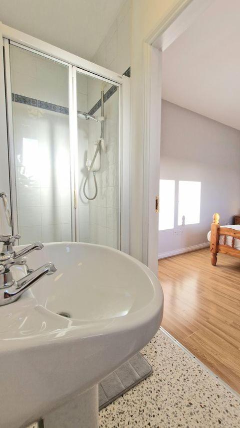 Cosy 3 Bedroom All Ensuites Galway Bagian luar foto